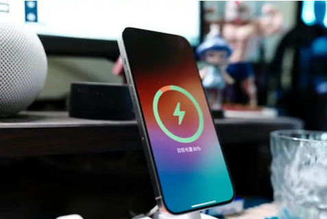 且末苹果15换屏服务分享用什么充电器给iPhone15充电更好 